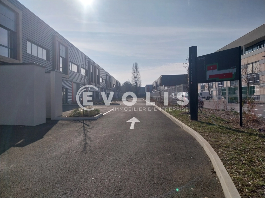 Photo 2 – location Entrepôts / activités	SAINT QUENTIN FALLAVIER (38070)
