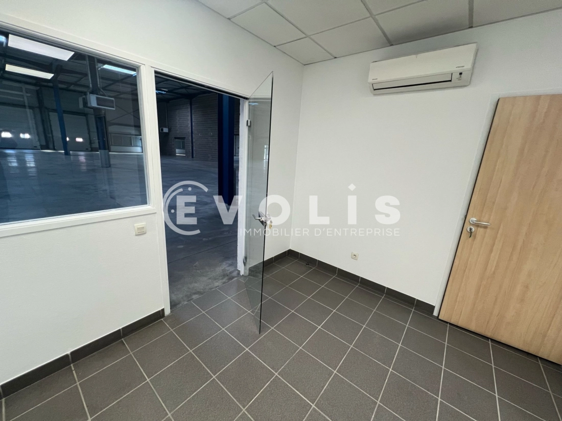 Photo 12 – location Entrepôts / activités	DAGNEUX (01120)