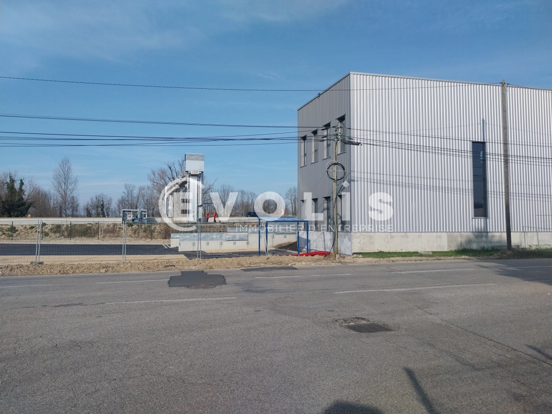 Photo 2 – location Entrepôts / activités	BOURGOIN JALLIEU (38300)