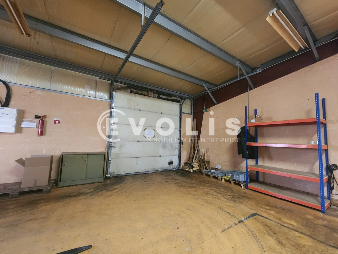 Photo 12 – location Entrepôts / activités	SEMONS (38260)