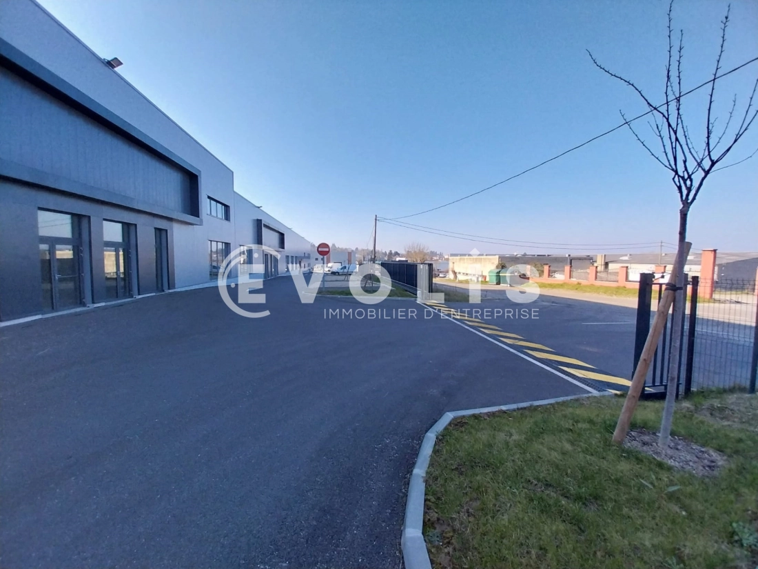 Photo 2 – vente Entrepôts / activités	SAINT ALBAN DE ROCHE (38080)