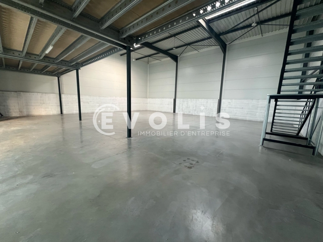 Photo 7 – vente Entrepôts / activités	VILLEFONTAINE (38090)